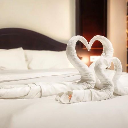 Arya Suites Patong Beach Extérieur photo