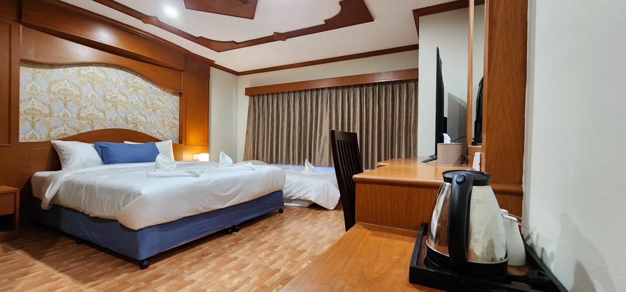 Arya Suites Patong Beach Extérieur photo