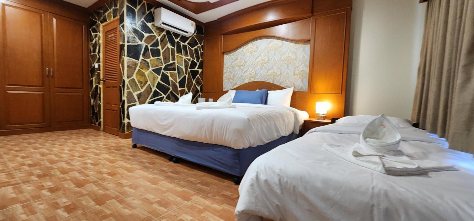 Arya Suites Patong Beach Extérieur photo