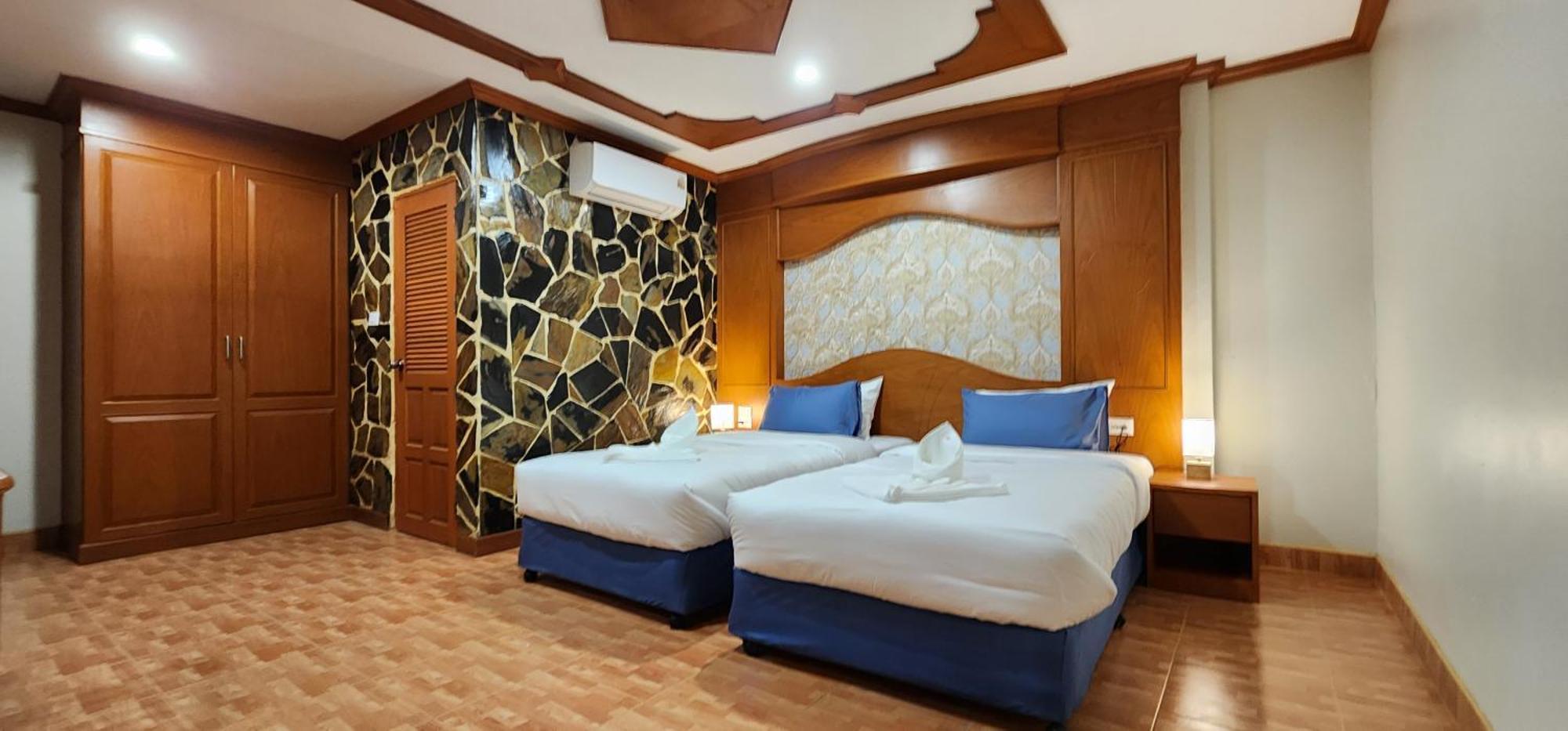 Arya Suites Patong Beach Extérieur photo