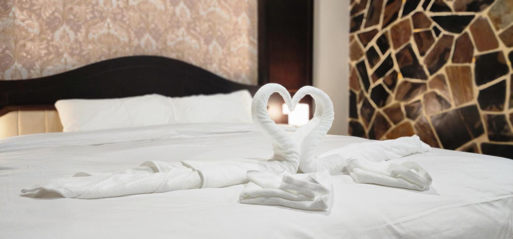 Arya Suites Patong Beach Extérieur photo
