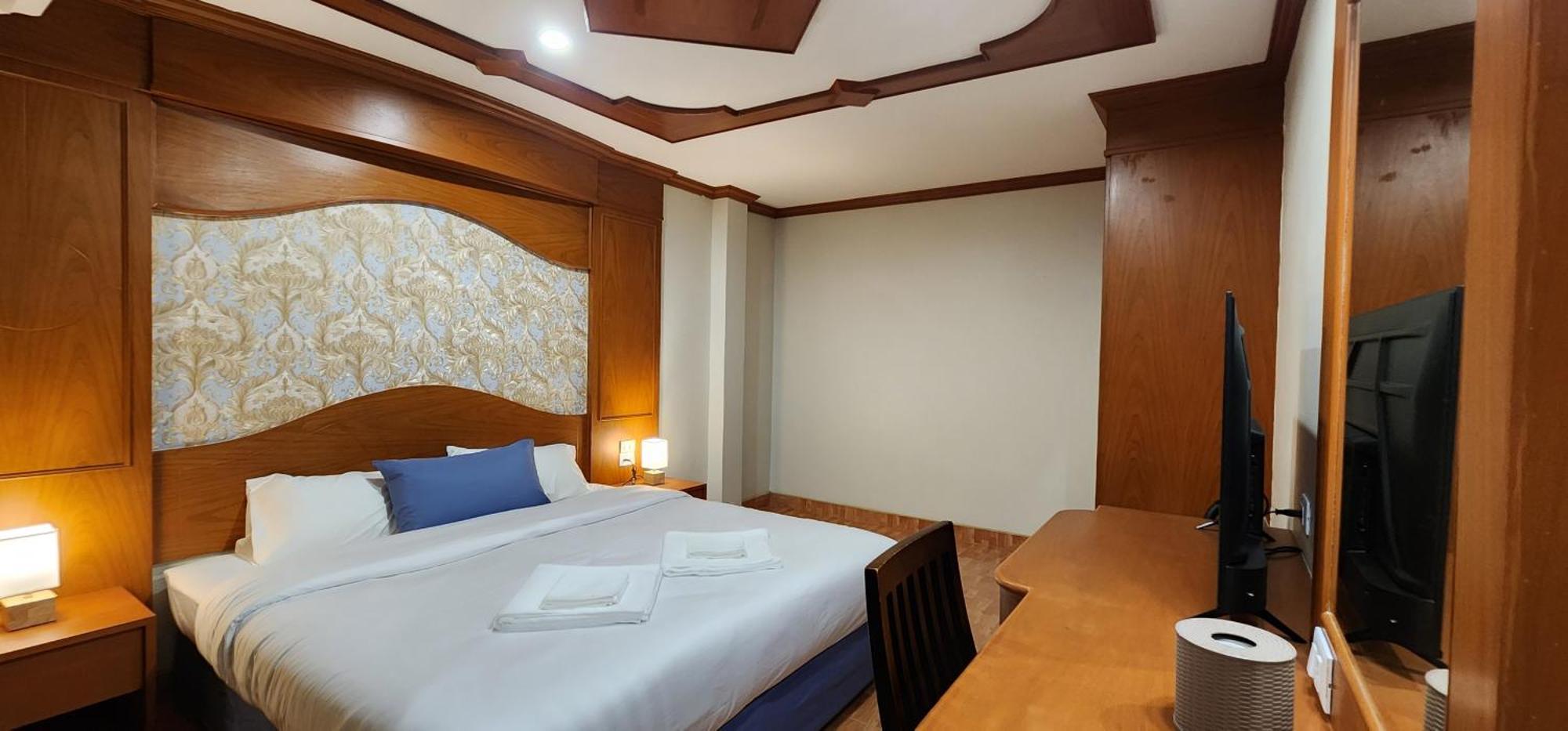 Arya Suites Patong Beach Extérieur photo