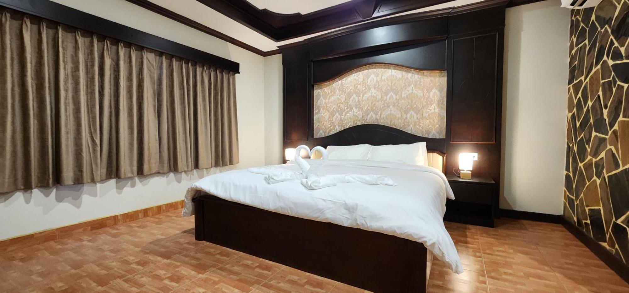 Arya Suites Patong Beach Extérieur photo
